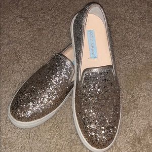 EUC Betsey Johnson Gold glitter flats